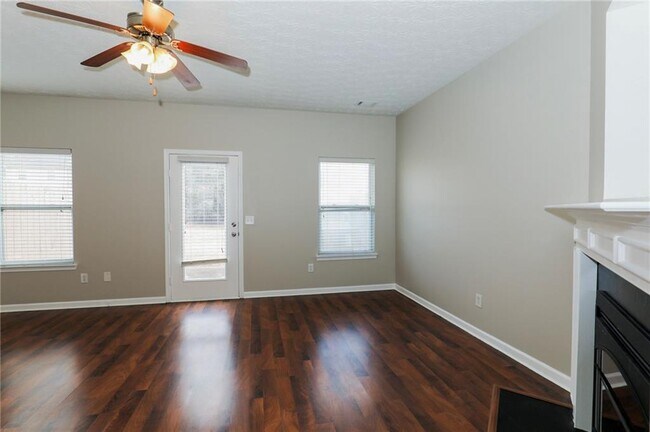 Foto del edificio - 6212 Ellenwood Dr