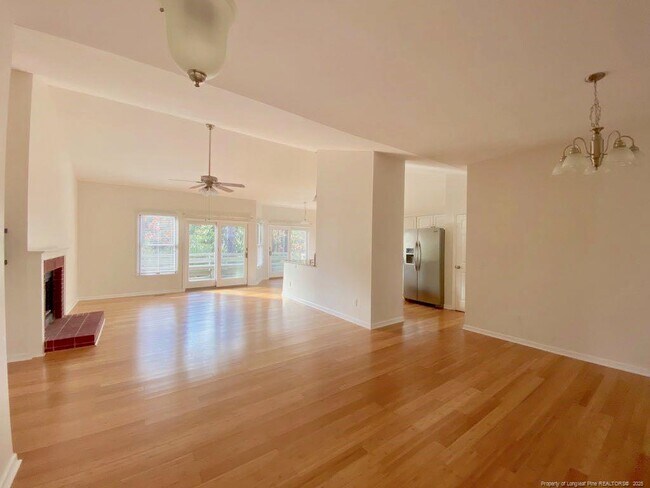 Foto del edificio - 420 Sugar Pine Dr