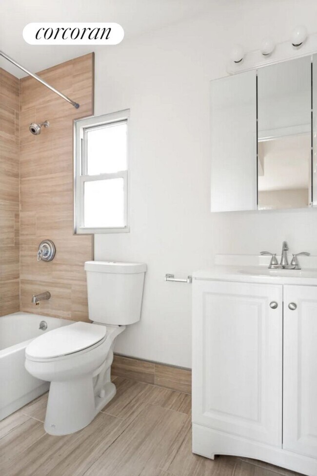 Building Photo - 2000 Bergen St