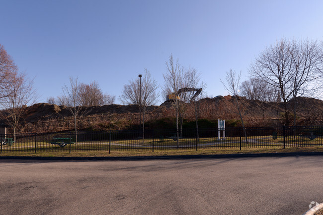 Picnic Area - Ships Cove Apartments