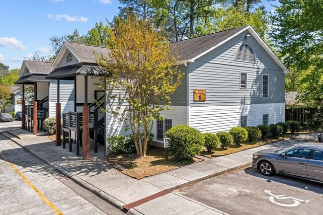 Building Photo - 943 Morreene Rd