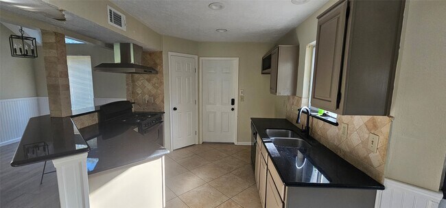Foto del edificio - 3511 Meadowcrest Ln