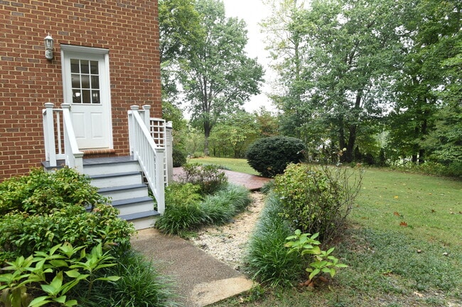 Side entrance - 19295 Briar Patch Dr