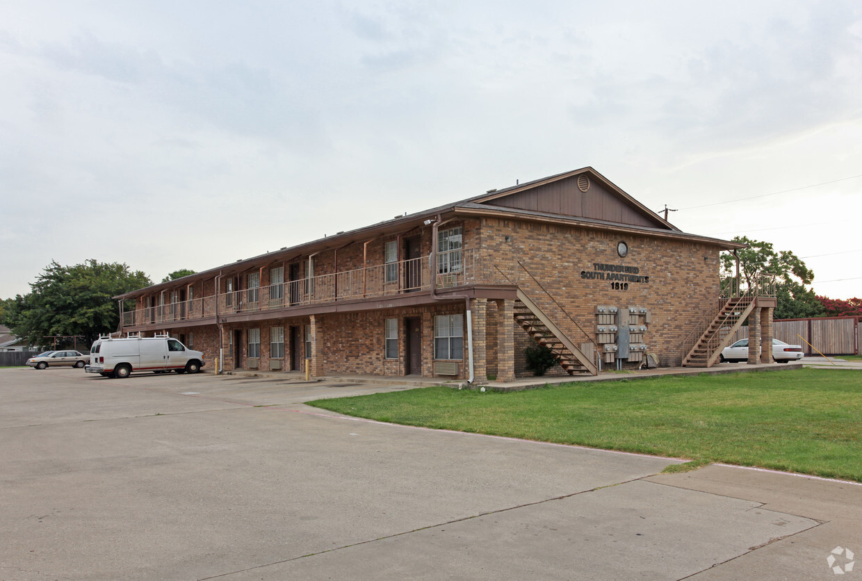 Primary Photo - Thunderbird South Apartments