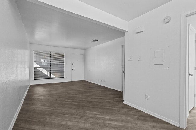 Foto del edificio - 320 E 4th St