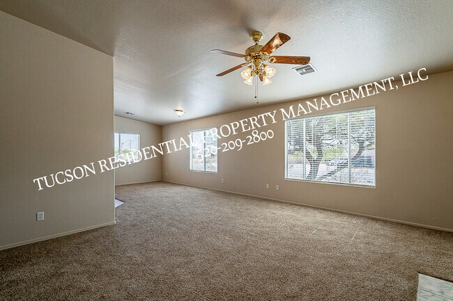 Building Photo - 5891 E Farmridge Dr