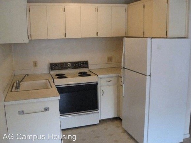 Building Photo - 945 E 19th Ave