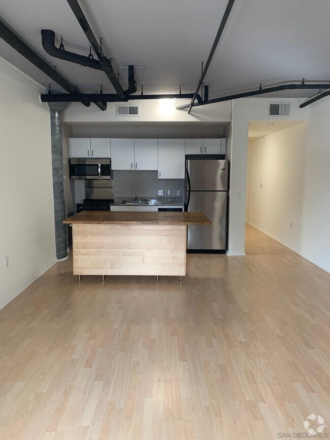 Building Photo - 1643 6th Ave