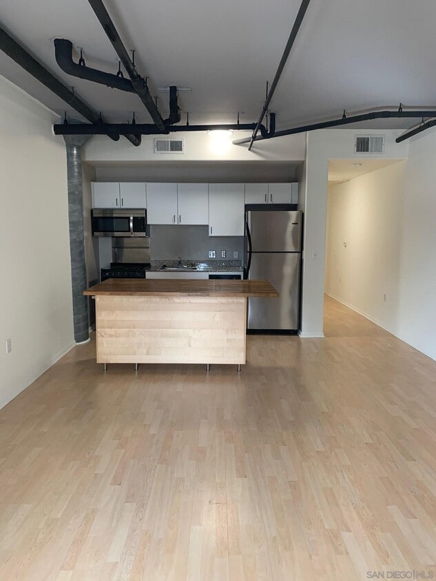 Primary Photo - 1643 6th Ave