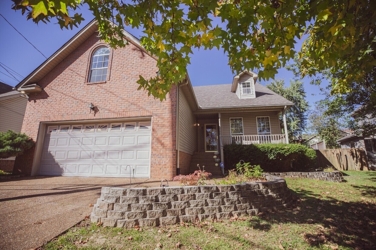 Foto principal - 1104 Crestfield Dr