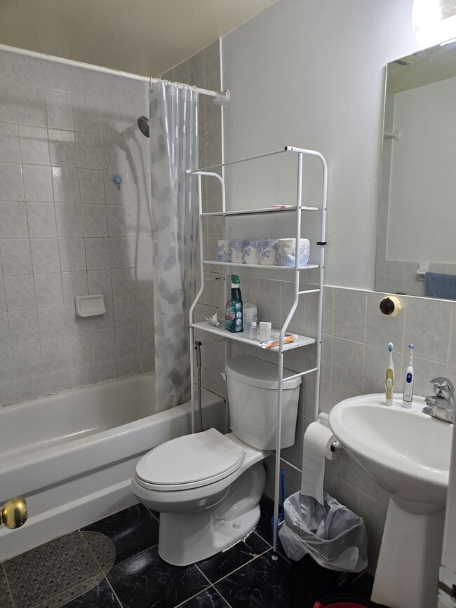 Building Photo - 7 Mulock Av