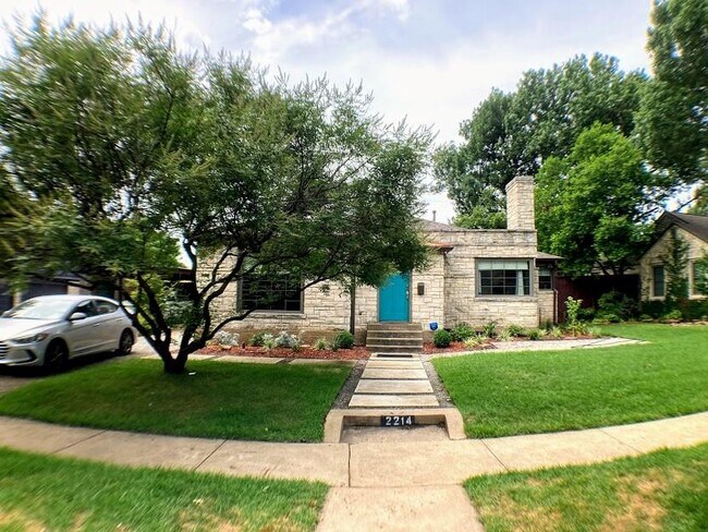 Building Photo - 2214 Lawndale Dr