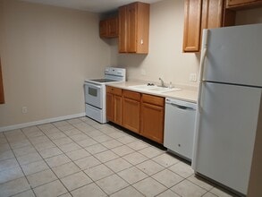 Building Photo - 510 S Poplar St