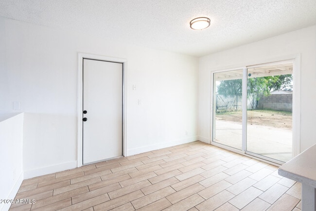 Foto del edificio - 157 W Juniper St