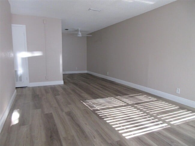 Foto del edificio - 8601 NW 35th St