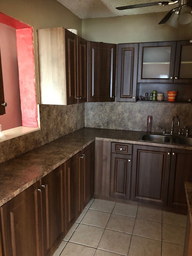 Foto del edificio - 2211 NW 6th Ct