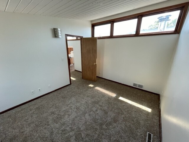 Foto del edificio - 661 W Lakeshore Dr