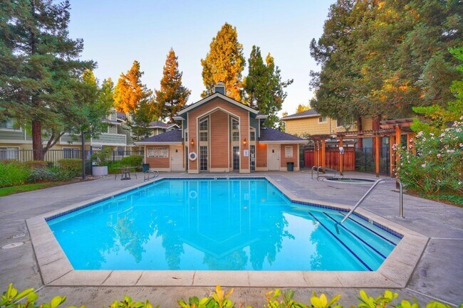 Building Photo - 2716 Somerset Park Cir