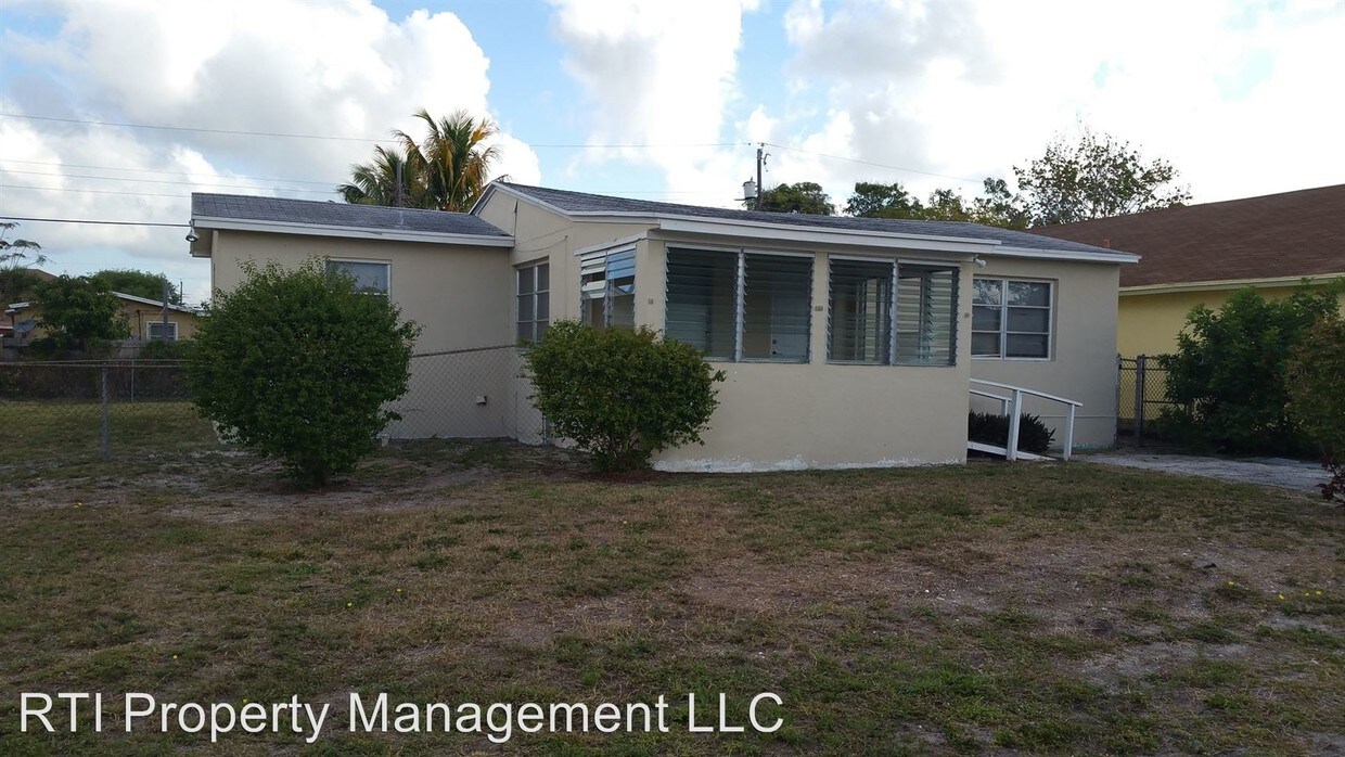 Foto principal - 1380 W 32nd St