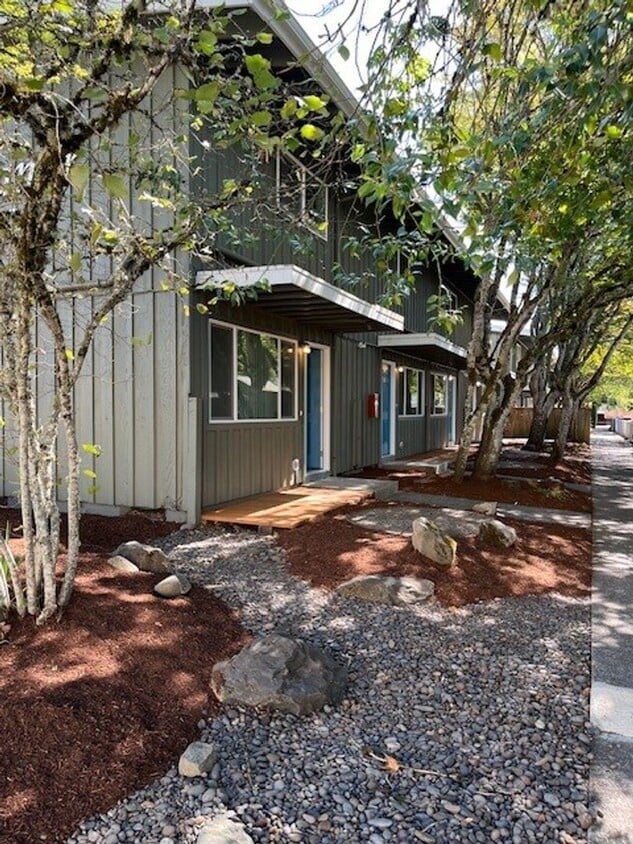 Foto del edificio - (248) 2 Bdrm Town Home w/ Private Yard Area