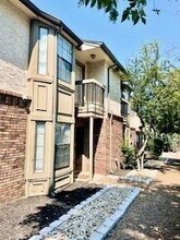 Building Photo - 8750 Park Ln