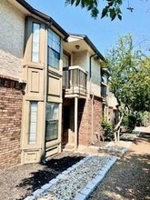 Building Photo - 8750 Park Ln