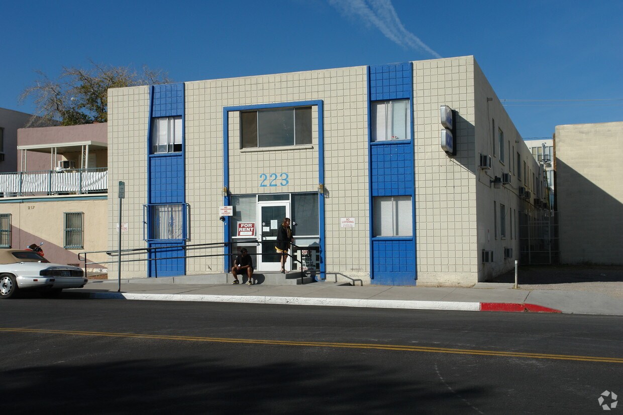 Primary Photo - AAvis Apt.