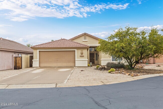 Building Photo - 4630 E Thorn Tree Dr