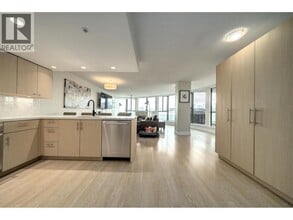 Building Photo - 1088 Quebec St