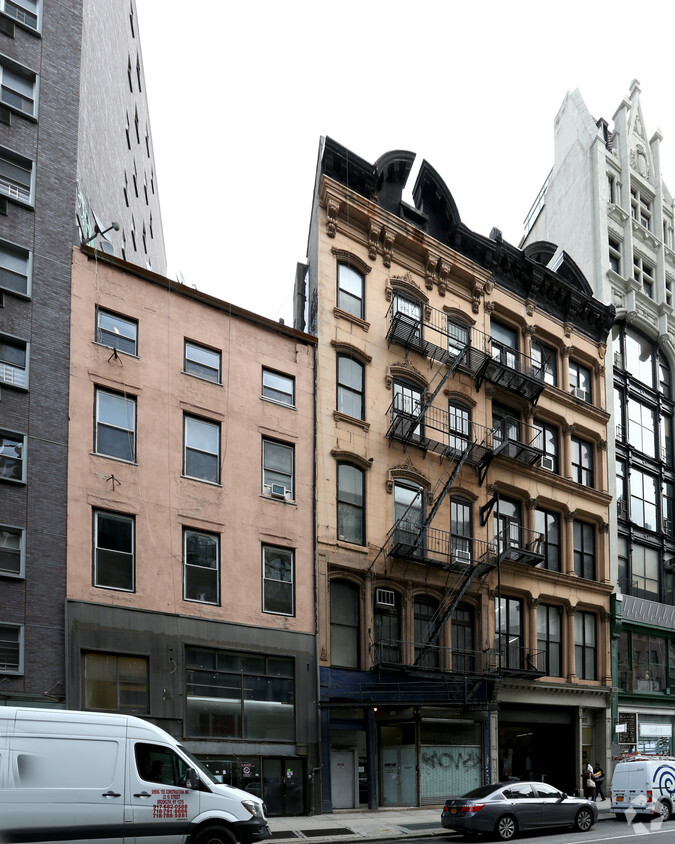 Foto del edificio - 812 Broadway