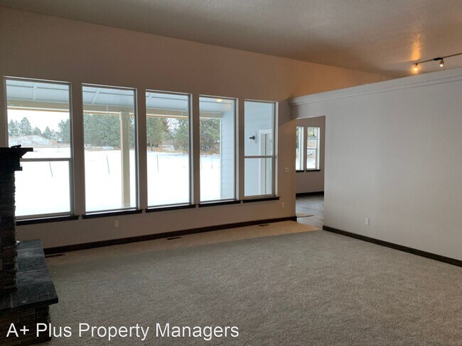 Building Photo - 3 br, 2.5 bath House - 2902 N Maderia St