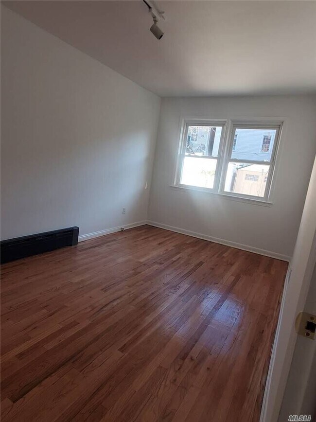 Foto del edificio - 111-20 42nd Ave