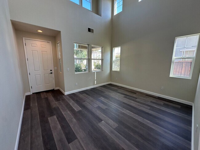 Foto del edificio - Beautiful 4 Bedroom, 2.5 Bath Tracy Home /...
