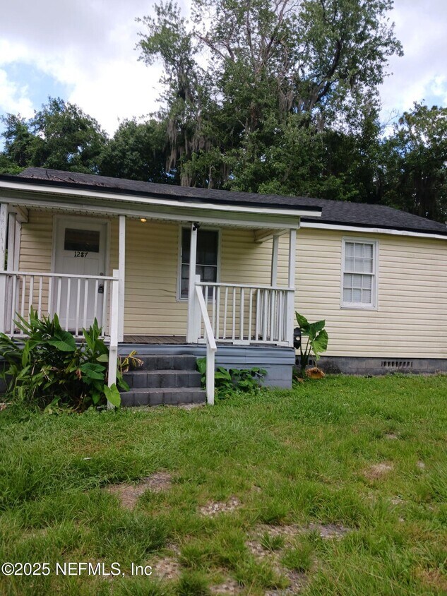 Primary Photo - 1287 Randolph St