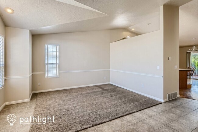 Building Photo - 889 W 4100 S