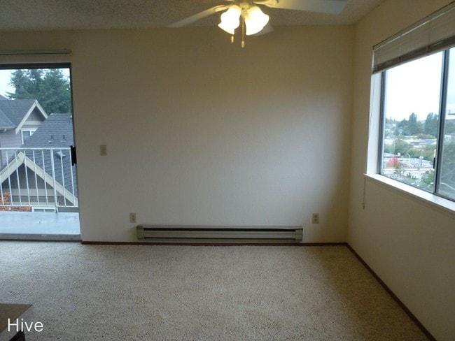 Building Photo - 8746 Phinney Ave N