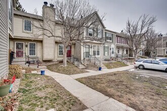 Building Photo - 1811 S Quebec Way
