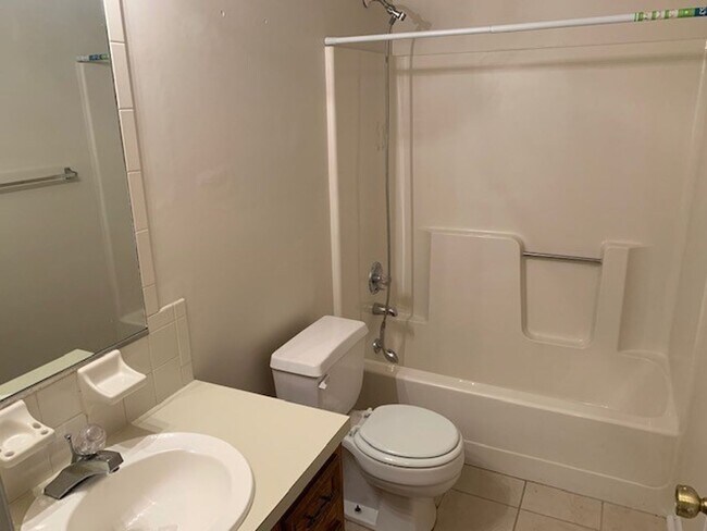 Foto del edificio - READY TO MOVE IN! 2 Beds 2 Baths! ****First full month rent 1/2 OFF limited time! *****