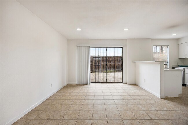 Foto del edificio - 6645 Wanda Ln