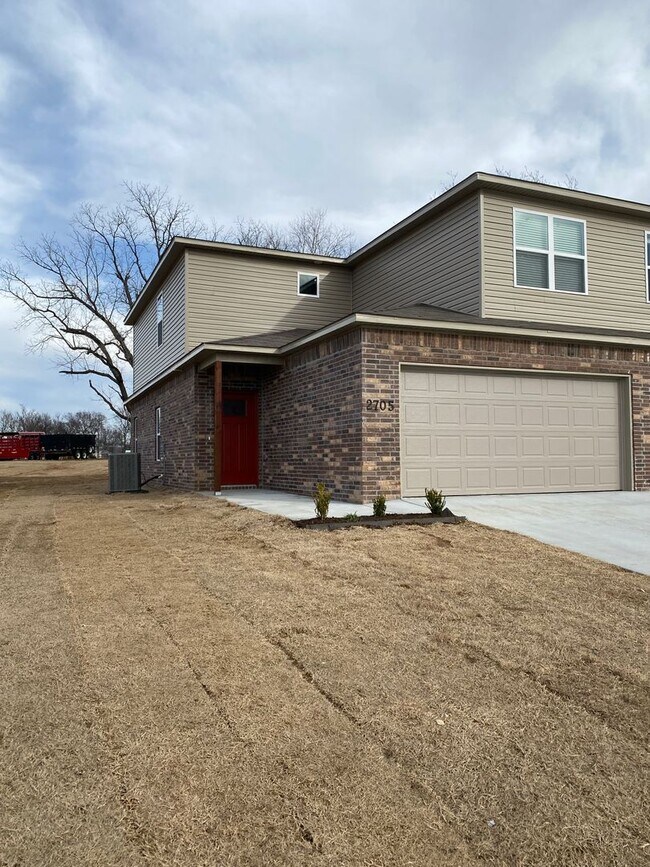 Foto del edificio - *Move-In Special* Three Bedroom | Two and ...