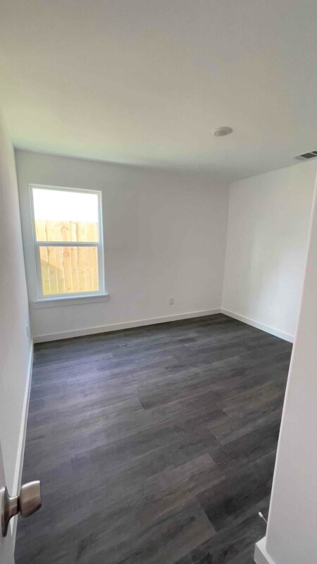 Foto del edificio - 7804 Crestview Dr