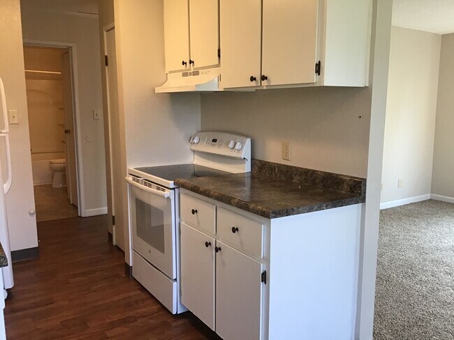 Foto del edificio - Apartment in Carson Park Condominium