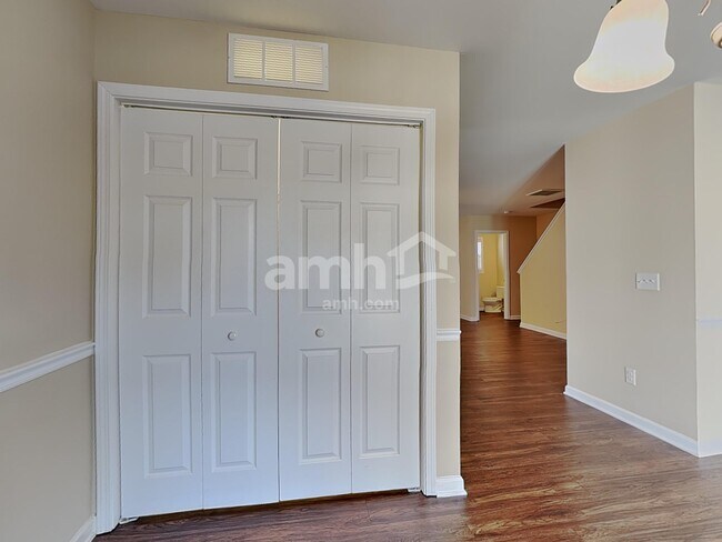Foto del edificio - 4020 Tarrant Trace Cir