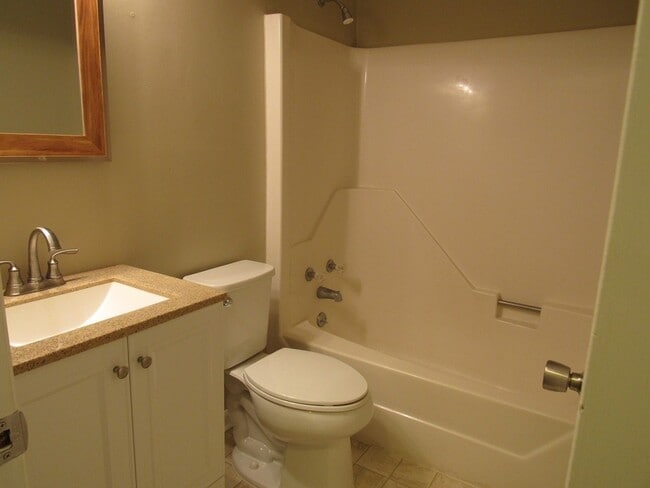 Building Photo - 111 Village Cir