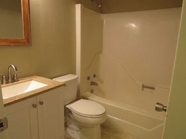 Foto del edificio - 2 BR 1.5 BA Duplex in Twinwood