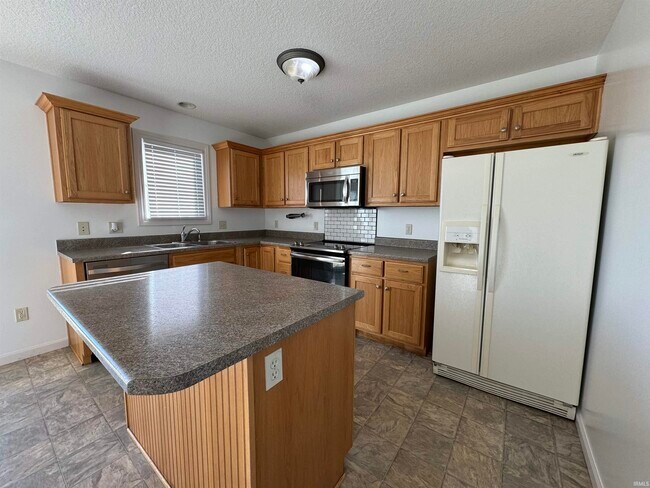 Building Photo - 624 Walkmans Cove