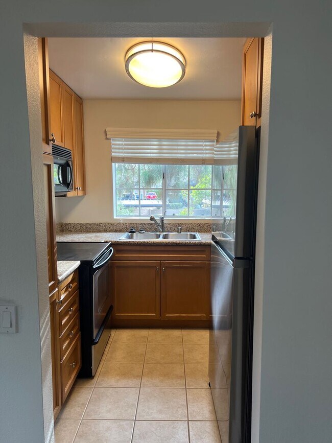 Building Photo - Exquisite 1 Bedroom, 1 Bathroom In Unit Wa...