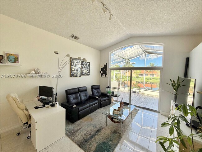 Building Photo - 415 NW 165th Ave