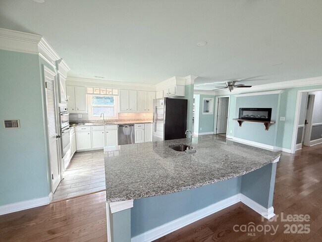 Foto del edificio - 6124 Williams Rd