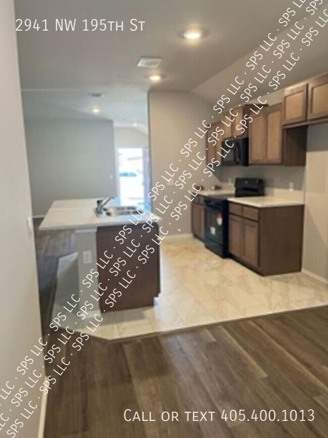 Foto del edificio - 2941 NW 195th St